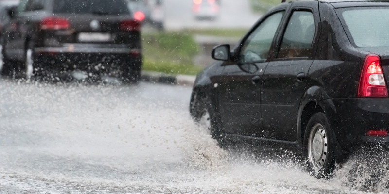 driving-in-wet-weather-airswift-safety-moment